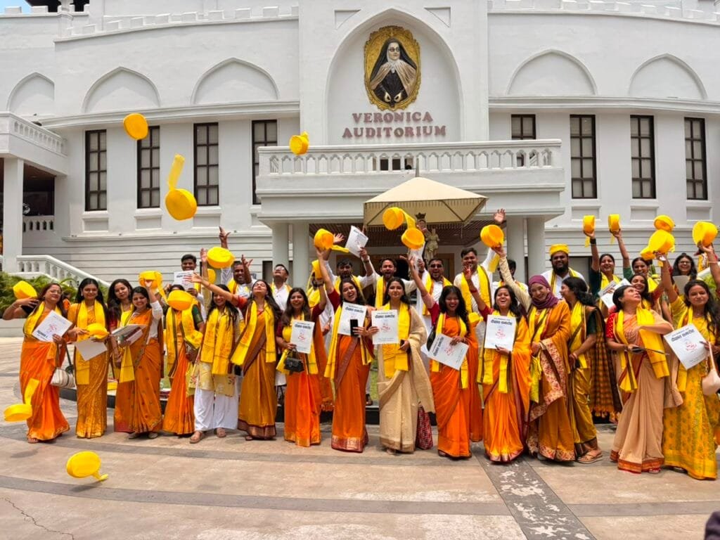 WhatsApp-Image-2026-08-13-at-1.04.17-PM-1024x768 Patna University Convocation 2026 में छात्रों के विरोध के बीच राज्यपाल सैयद अता हसनैन समारोह से चले गए। पत्रकारिता विभाग के छात्रों ने शपथ, सुविधाओं और अन्य मांगों को लेकर सवाल उठाए।